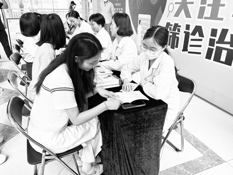 我市开展“世界地贫日”宣传义诊活动