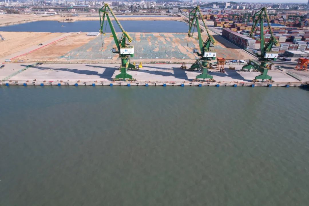 江阴港区6号7号泊位扩能工程通过竣工验收