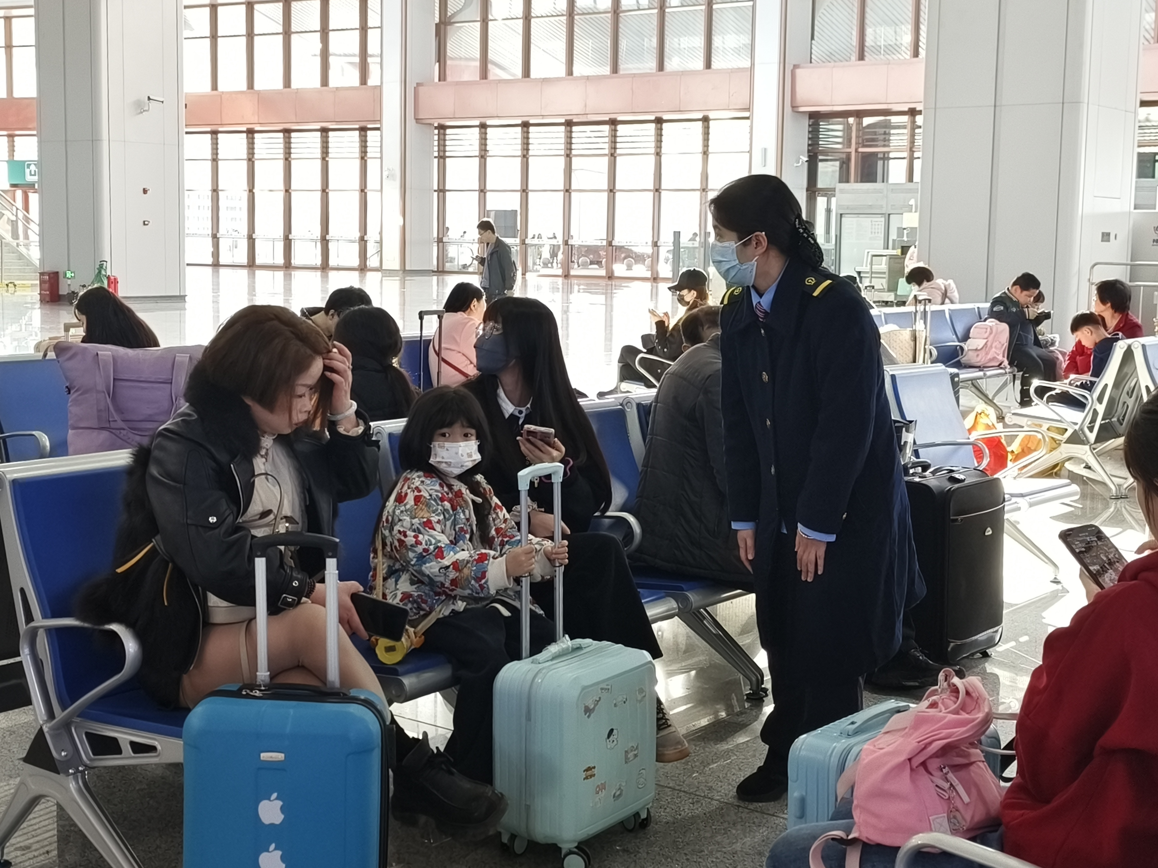 福清高铁西站员工春节期间坚守岗位服务旅客