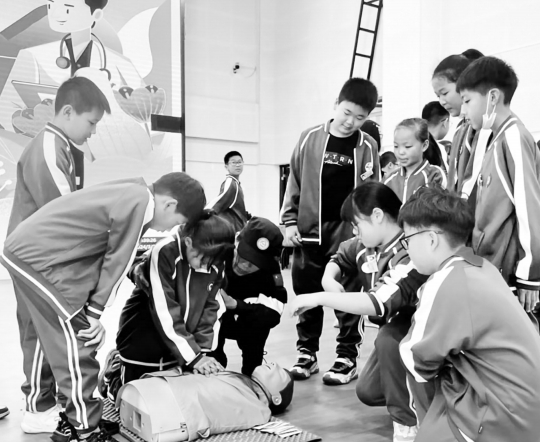 “少年急救官”培训走进音西中心小学